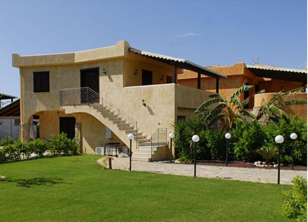 Home La Palmetta Campofelice Di Roccella Exterior foto